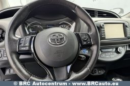 Toyota Yaris 1.5 Hybrid e-CVT Automatas 2017 full