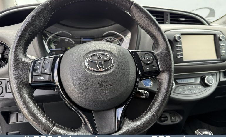 Toyota Yaris 1.5 Hybrid e-CVT Automatas 2017 full