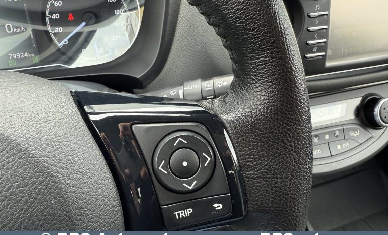 Toyota Yaris 1.5 Hybrid e-CVT Automatas 2017 full