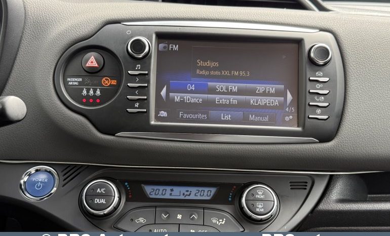 Toyota Yaris 1.5 Hybrid e-CVT Automatas 2017 full