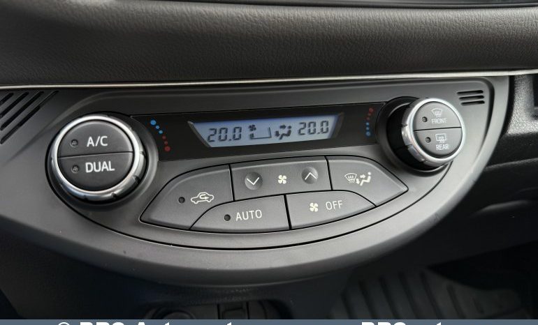 Toyota Yaris 1.5 Hybrid e-CVT Automatas 2017 full
