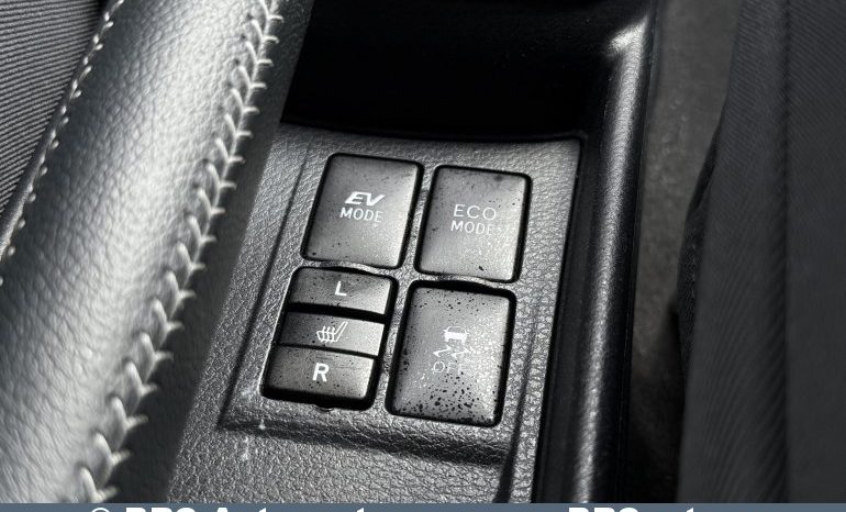 Toyota Yaris 1.5 Hybrid e-CVT Automatas 2017 full