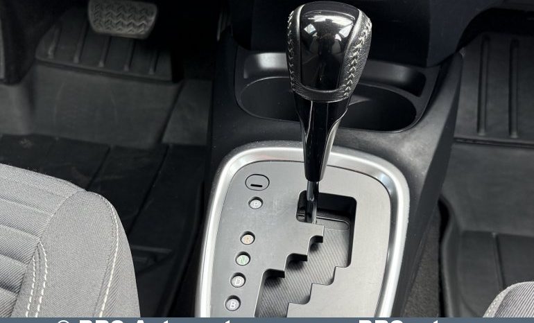 Toyota Yaris 1.5 Hybrid e-CVT Automatas 2017 full