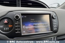 Toyota Yaris 1.5 Hybrid e-CVT Automatas 2017 full