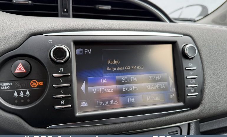 Toyota Yaris 1.5 Hybrid e-CVT Automatas 2017 full