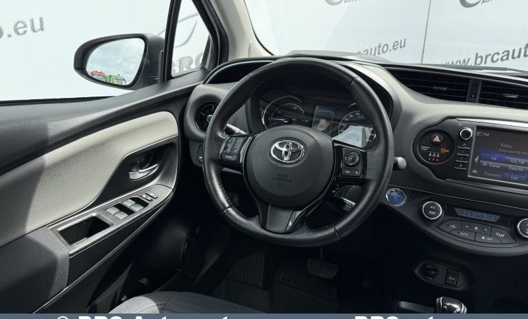 Toyota Yaris 1.5 Hybrid e-CVT Automatas 2017 full