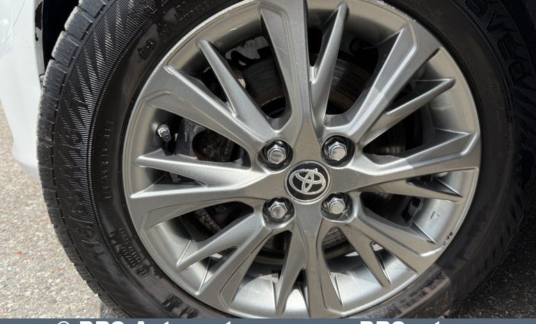 Toyota Yaris 1.5 Hybrid e-CVT Automatas 2017 full