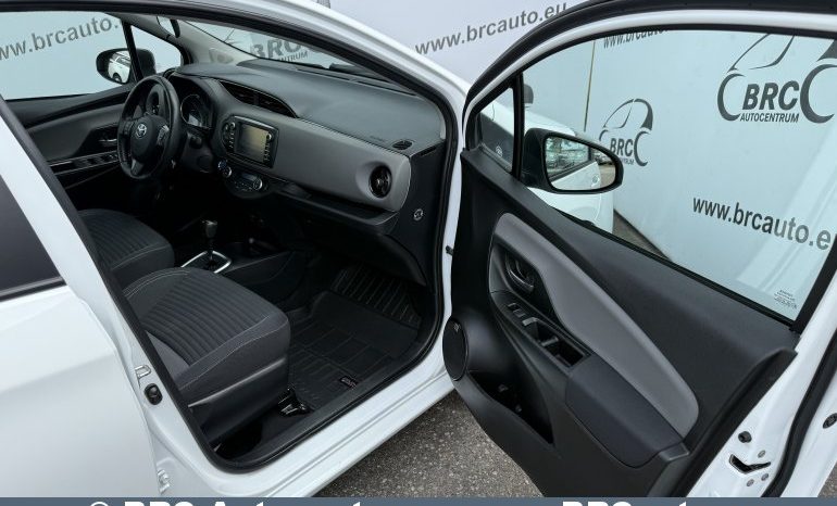Toyota Yaris 1.5 Hybrid e-CVT Automatas 2017 full