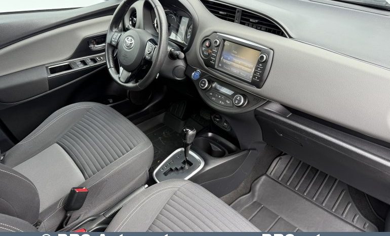 Toyota Yaris 1.5 Hybrid e-CVT Automatas 2017 full