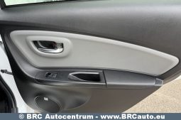 Toyota Yaris 1.5 Hybrid e-CVT Automatas 2017 full