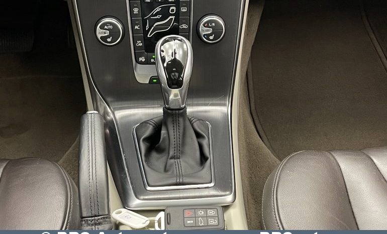Volvo V40 Cross Country 2.0 Automatas 2016 full