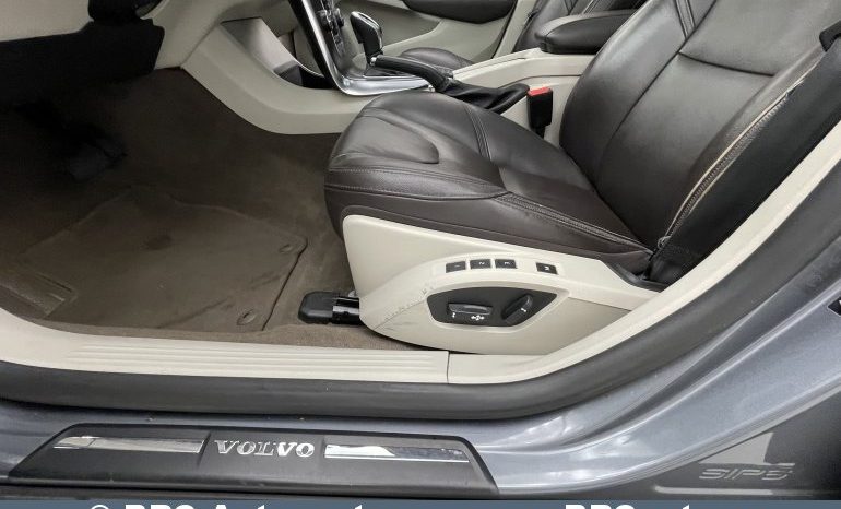 Volvo V40 Cross Country 2.0 Automatas 2016 full