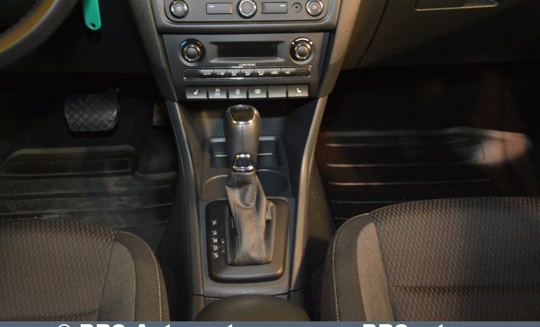 Skoda Rapid 1.6 TDI DSG Spaceback Ambiente 2013 full