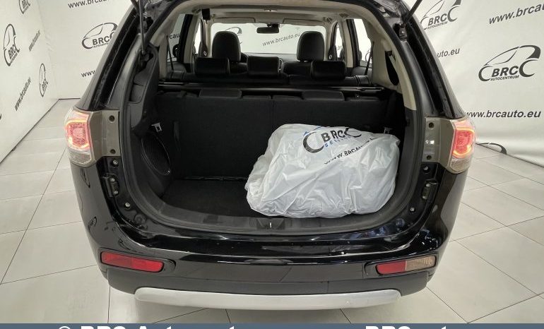Mitsubishi Outlander 2.2 DiD Instyle 4WD Automatas 2015 full