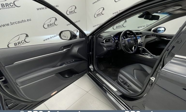 Toyota Camry Sedan 2.5 Hybrid Executive e-CVT 2019 full