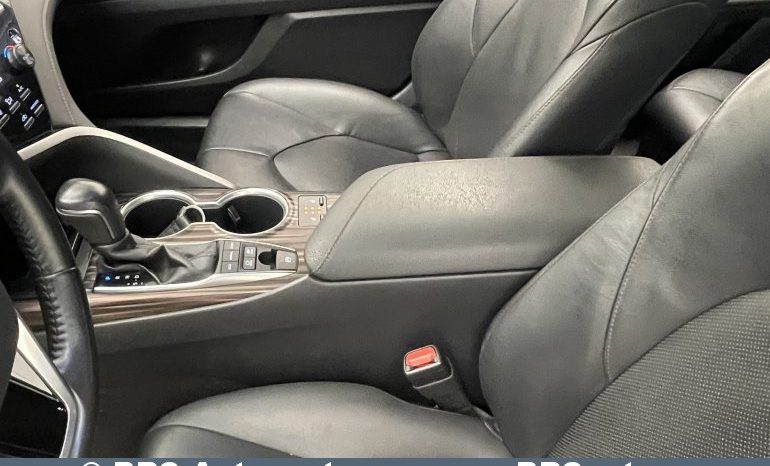 Toyota Camry Sedan 2.5 Hybrid Executive e-CVT 2019 full