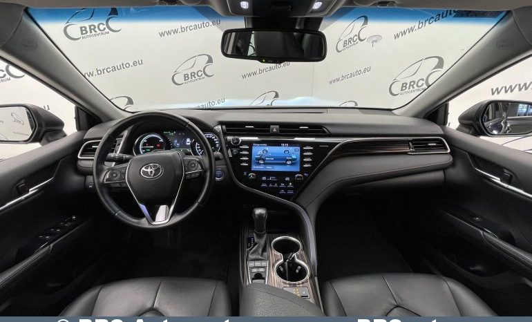 Toyota Camry Sedan 2.5 Hybrid Executive e-CVT 2019 full