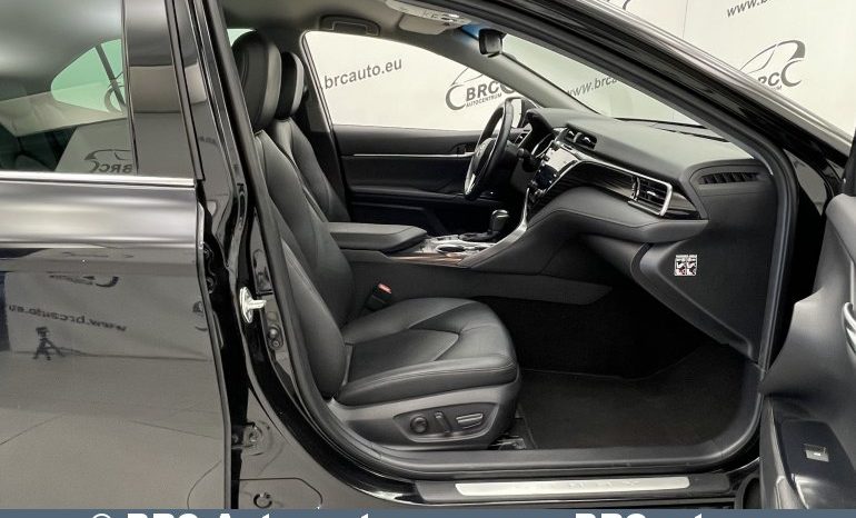 Toyota Camry Sedan 2.5 Hybrid Executive e-CVT 2019 full
