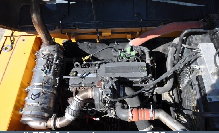 Hyundai R300LC-9A L/R Long Reach 2015 full