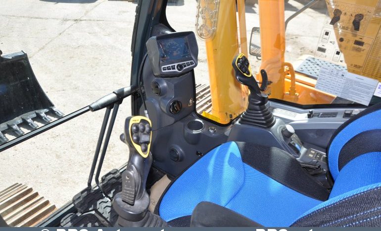 Hyundai R300LC-9A L/R Long Reach 2015 full