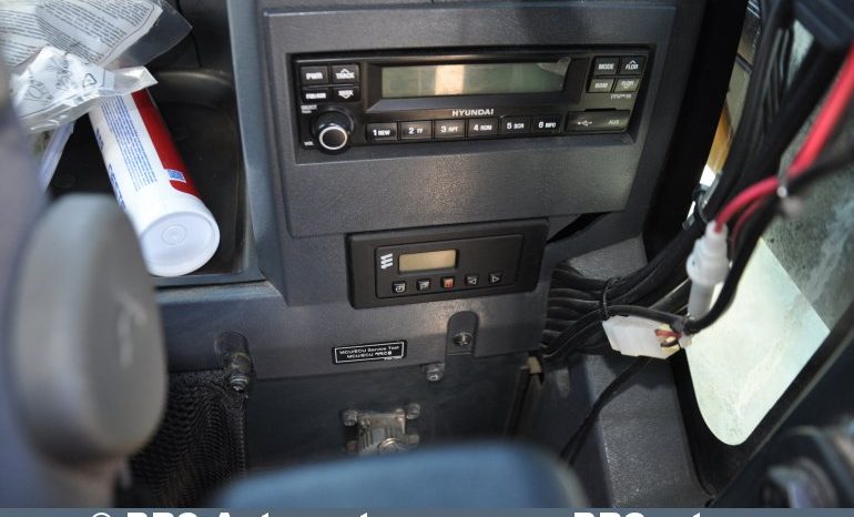 Hyundai R300LC-9A L/R Long Reach 2015 full