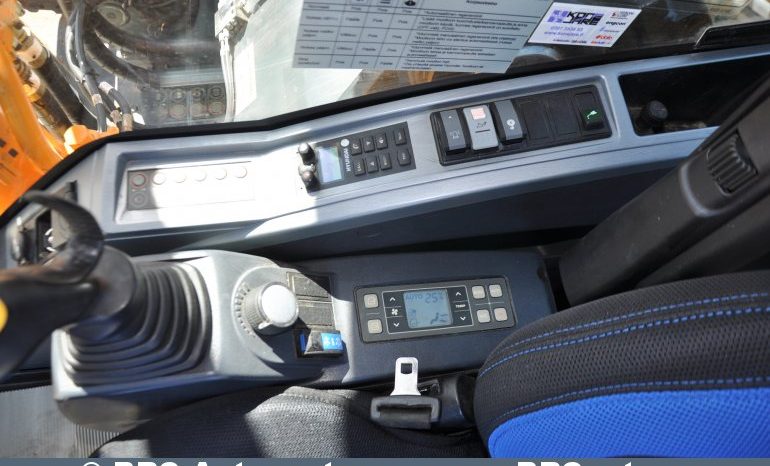 Hyundai R300LC-9A L/R Long Reach 2015 full