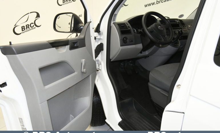 Volkswagen Caravelle 2.0 TDI CR 2015 full