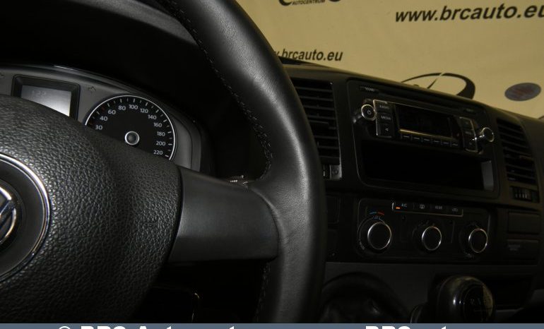 Volkswagen Caravelle 2.0 TDI CR 2015 full