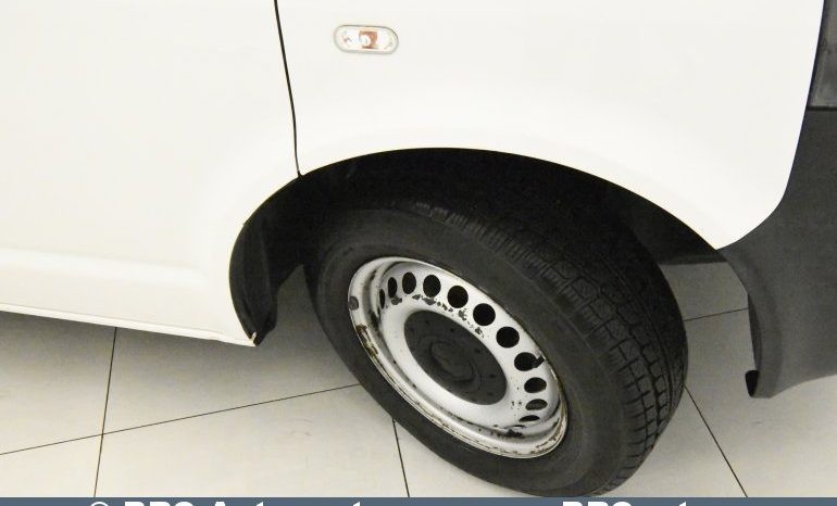 Volkswagen Caravelle 2.0 TDI CR 2015 full