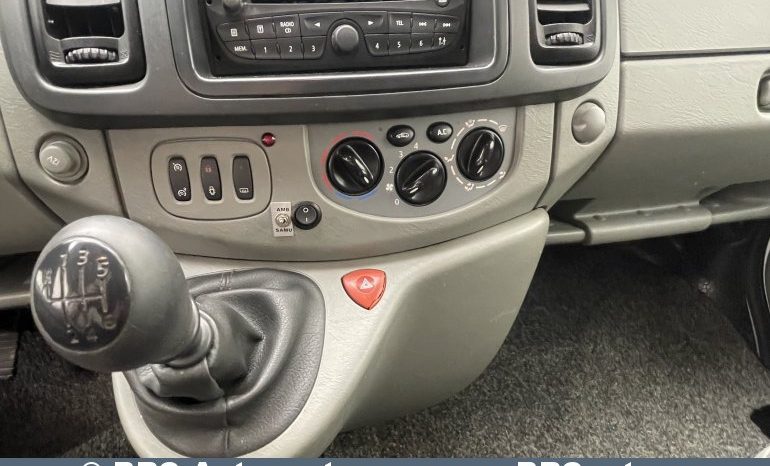 Opel Vivaro 2.5 CDTI 2010 full