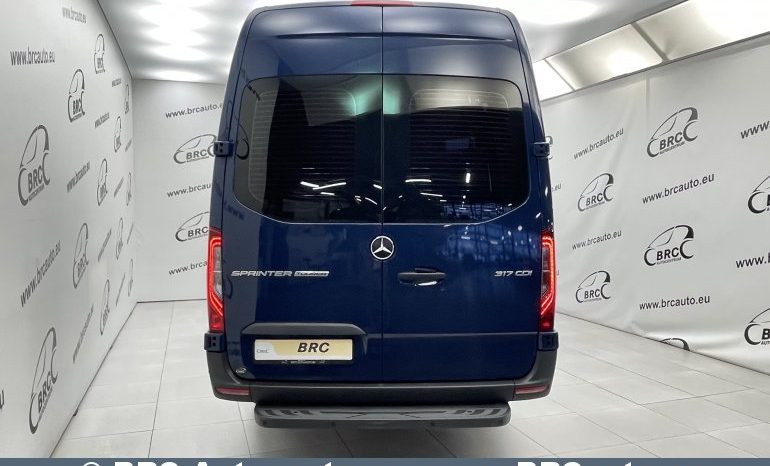 Mercedes-Benz Sprinter 317 CDI Tourer 2023 full