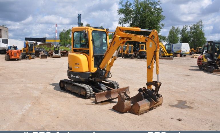 Hyundai R25Z-9AK !Garantija! 2018 full