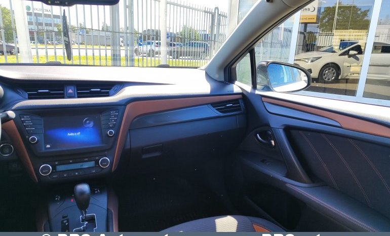 Toyota Avensis 2.0 2017 full