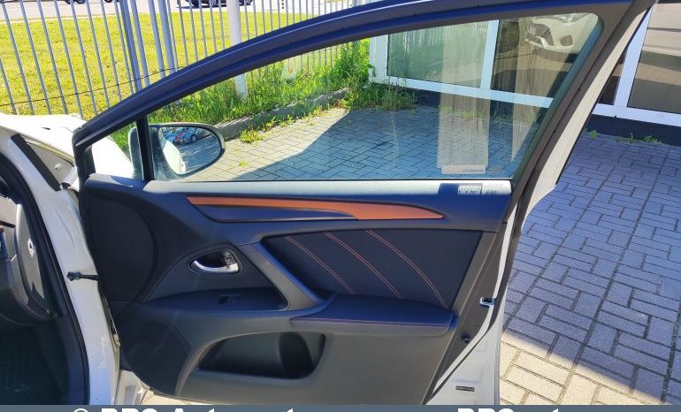 Toyota Avensis 2.0 2017 full