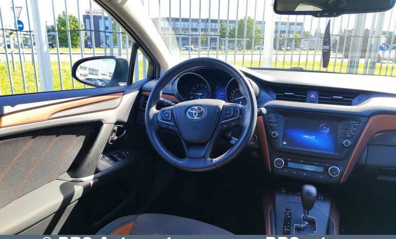 Toyota Avensis 2.0 2017 full