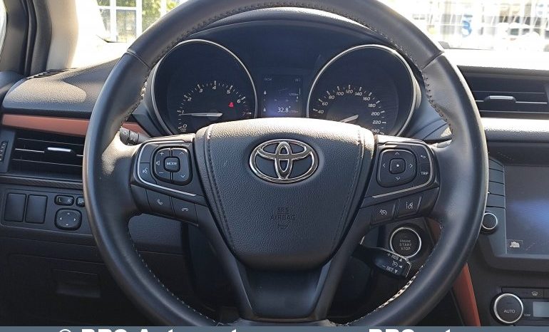 Toyota Avensis 2.0 2017 full