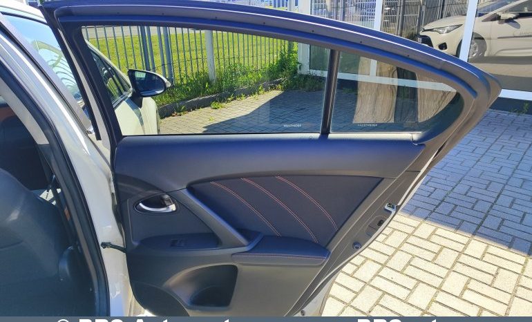 Toyota Avensis 2.0 2017 full