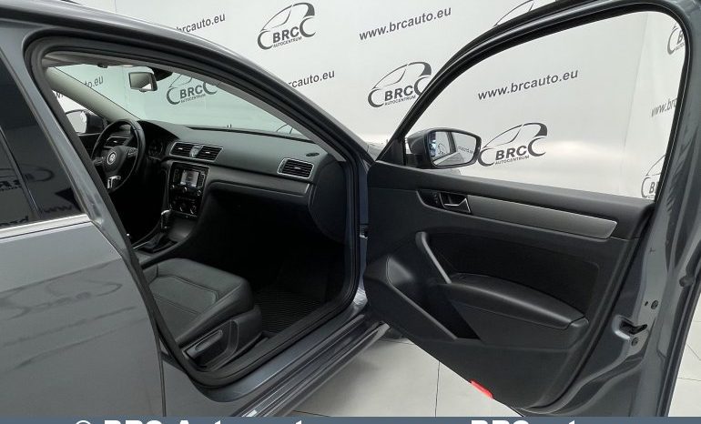 Volkswagen Passat 2.0TDI DSG SE Sedan 2014 full