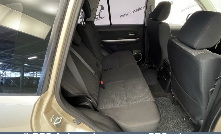 Suzuki Grand Vitara 2.0 AWD 2010 full