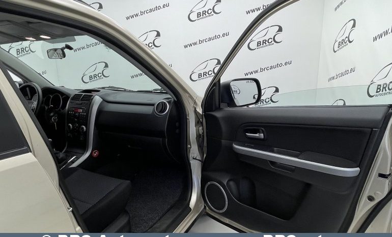 Suzuki Grand Vitara 2.0 AWD 2010 full