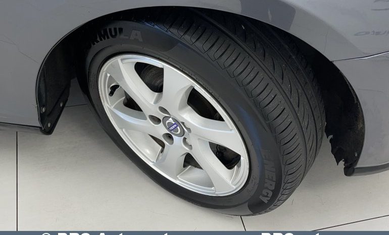 Volvo V40 Cross Country D2 2013 full