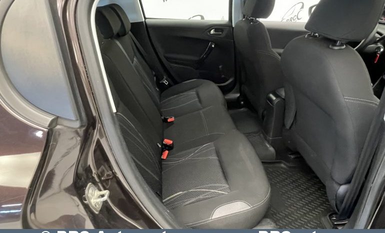 Peugeot 208 PureTech 1.2 VTi 2012 full