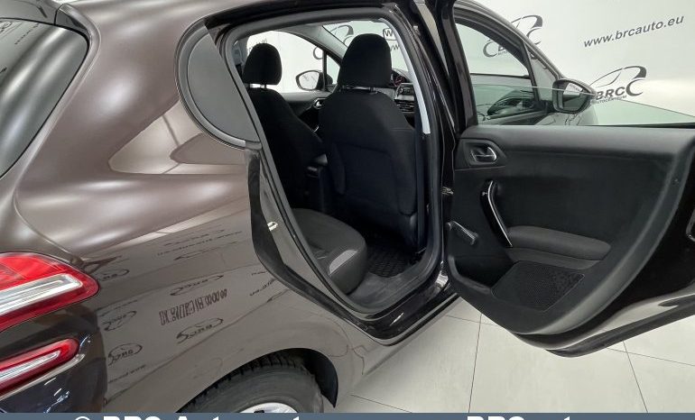 Peugeot 208 PureTech 1.2 VTi 2012 full
