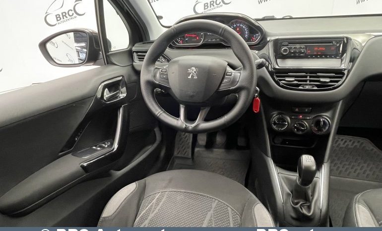 Peugeot 208 PureTech 1.2 VTi 2012 full