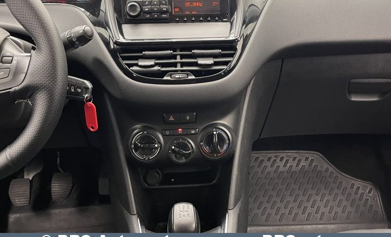 Peugeot 208 PureTech 1.2 VTi 2012 full