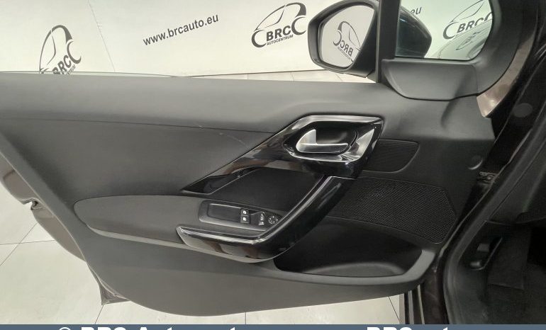 Peugeot 208 PureTech 1.2 VTi 2012 full