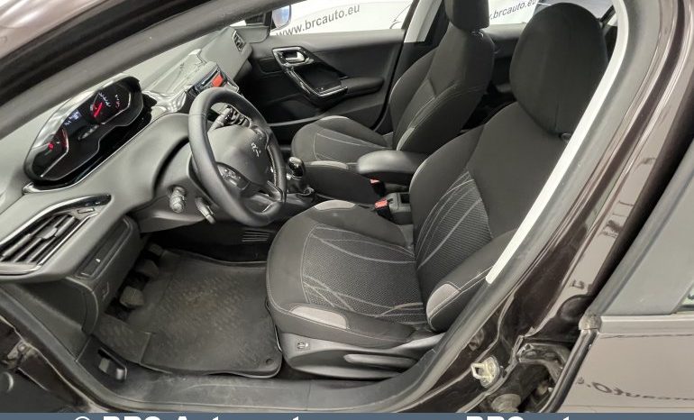 Peugeot 208 PureTech 1.2 VTi 2012 full