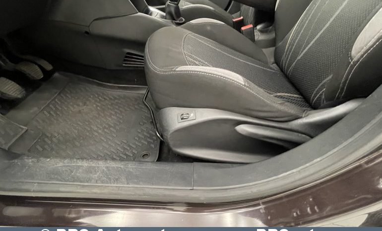 Peugeot 208 PureTech 1.2 VTi 2012 full