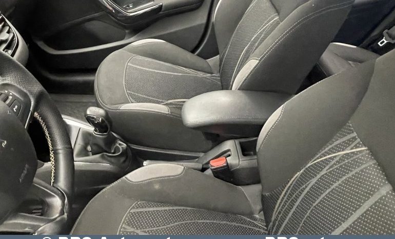 Peugeot 208 PureTech 1.2 VTi 2012 full