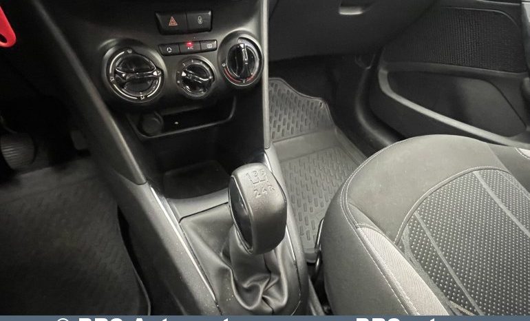 Peugeot 208 PureTech 1.2 VTi 2012 full